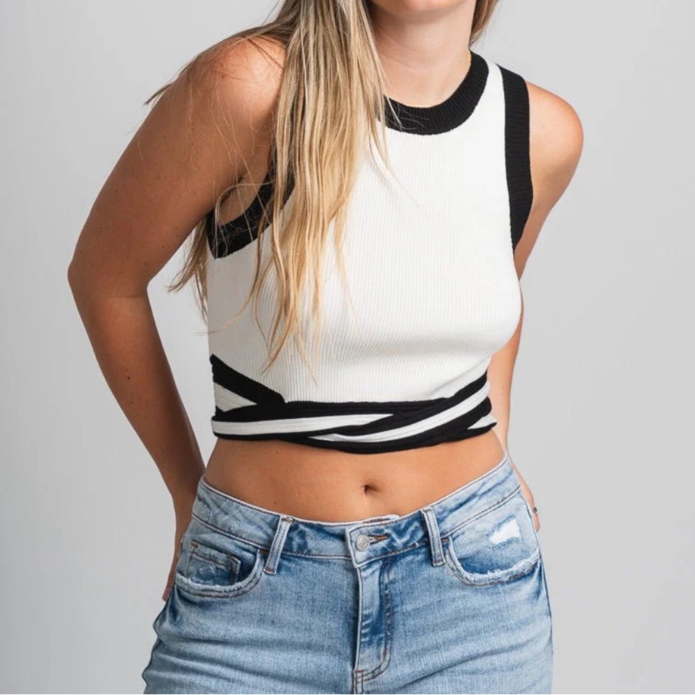 Contrast Ribbed Knit Crop Top - Picture 2 of 9